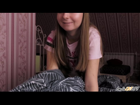 ❤️ Blondie ជញ្ជក់ BFF របស់នាងយ៉ាងជ្រៅ ហើយច្របាច់ចូលមាត់របស់នាង ❌ Anal porn នៅ km.mouthporn.ru ﹏